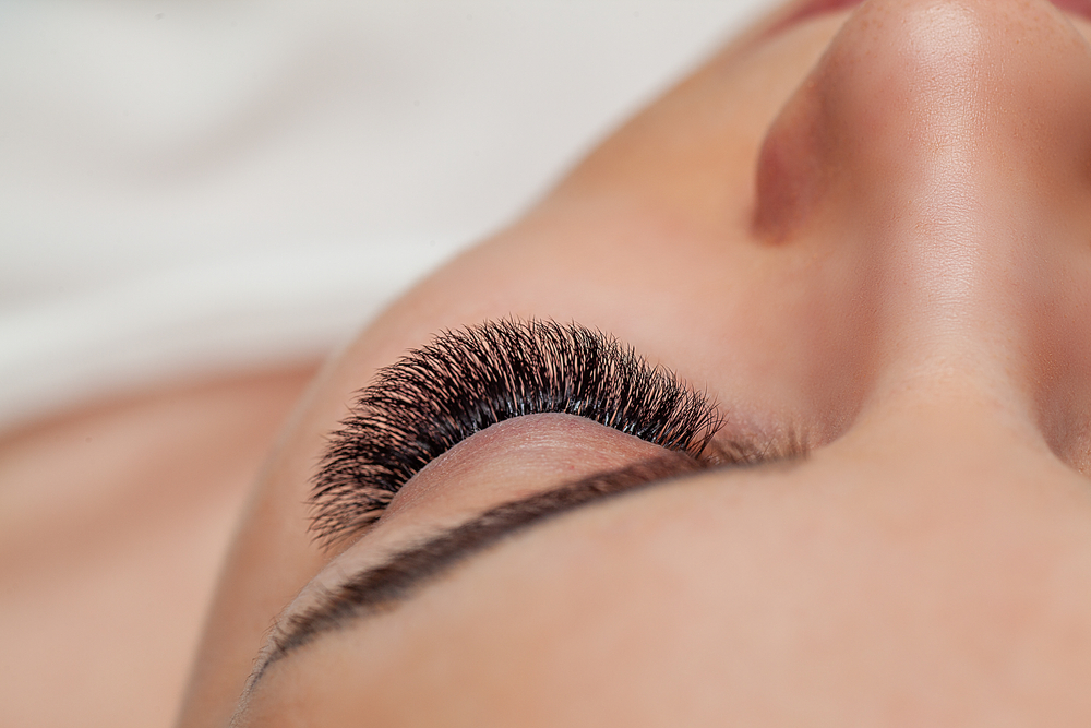 Formation extensions de cils en présentiel